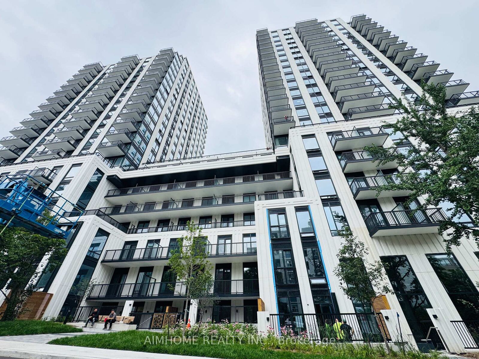 Property Photo:  91 Montclair Ave Avenue 1606  ON M5P 0B1 