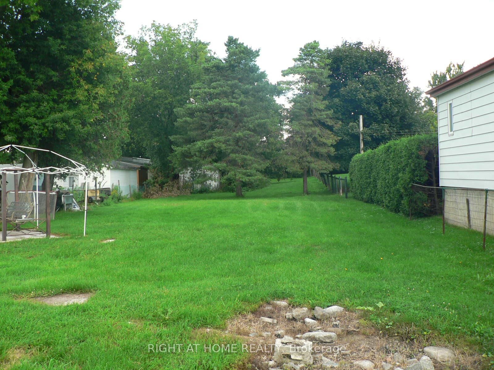 Property Photo:  79 St James Street  ON K0C 1A0 