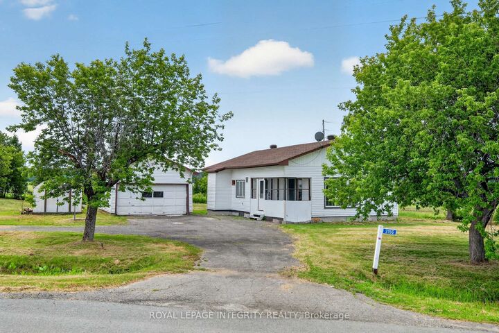 Property Photo: 3156 Old Highway 17 Road ON K4K 1W3
