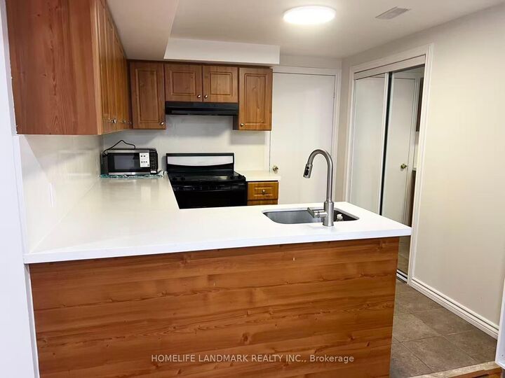 Property Photo: 17 Ferncliffe Crescent Basement ON L3S 4N9