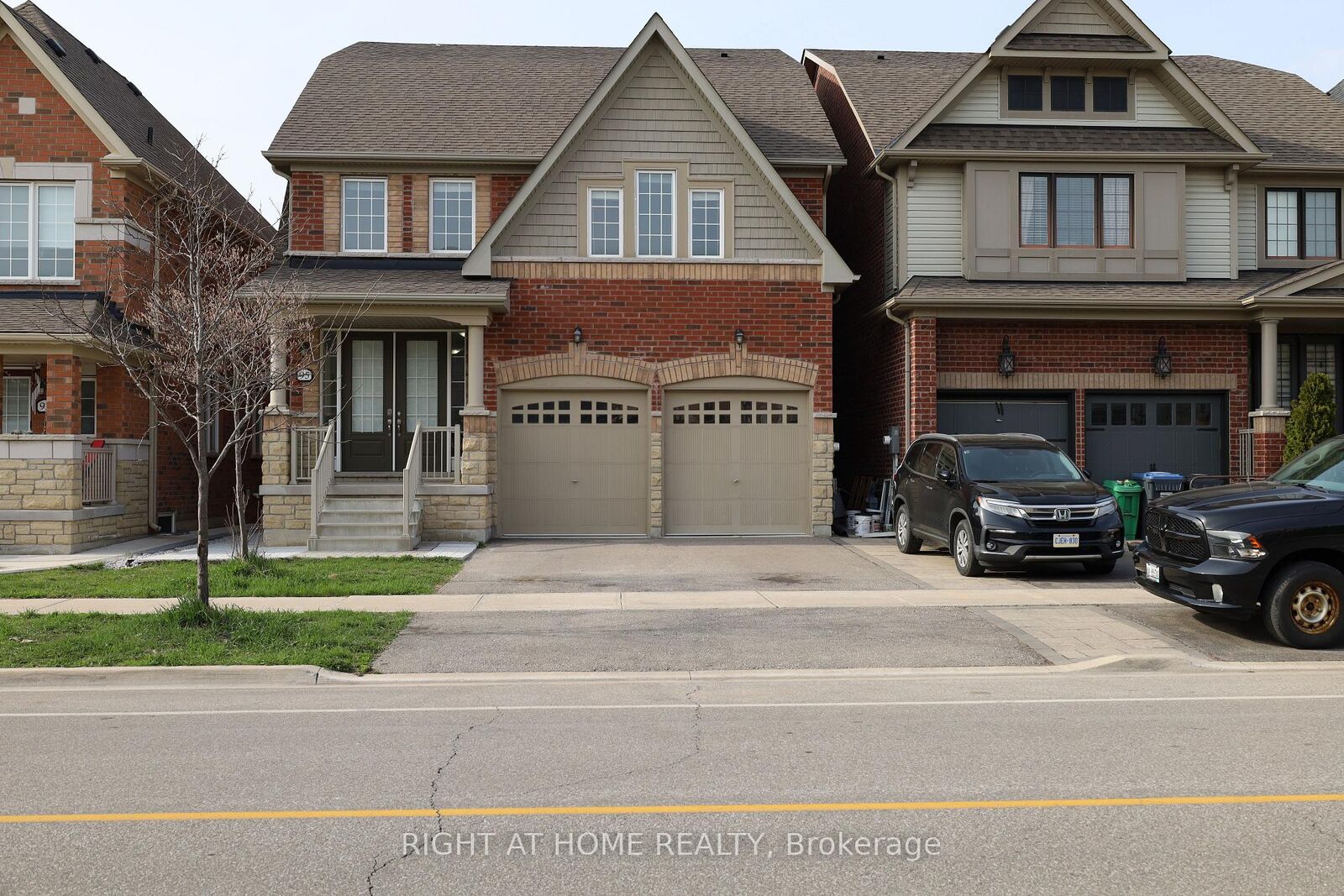 Property Photo: 95 Bonnieglen Farm Boulevard #Lower ON L7C 4B7