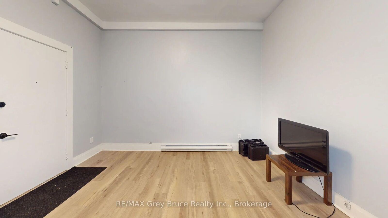 Property Photo:  844 2nd Avenue E 2  ON N4K 2H3 