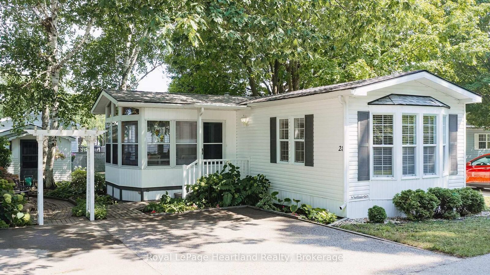 Property Photo:  28 Iroquois Lane  ON N7A 3Y2 