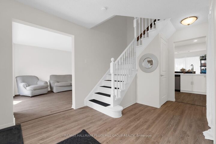Property Photo: 468 Grove Street E ON L4M 5W3