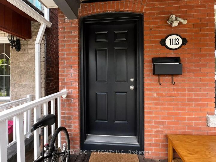 Property Photo:  1113 Davenport Road 3  ON M6G 2C3 