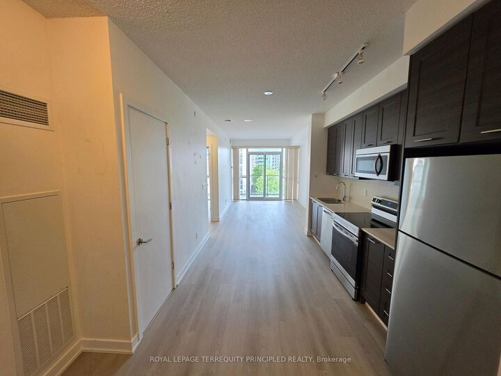 Property Photo: 50 Bruyeres Mews 529 ON M5V 0H8