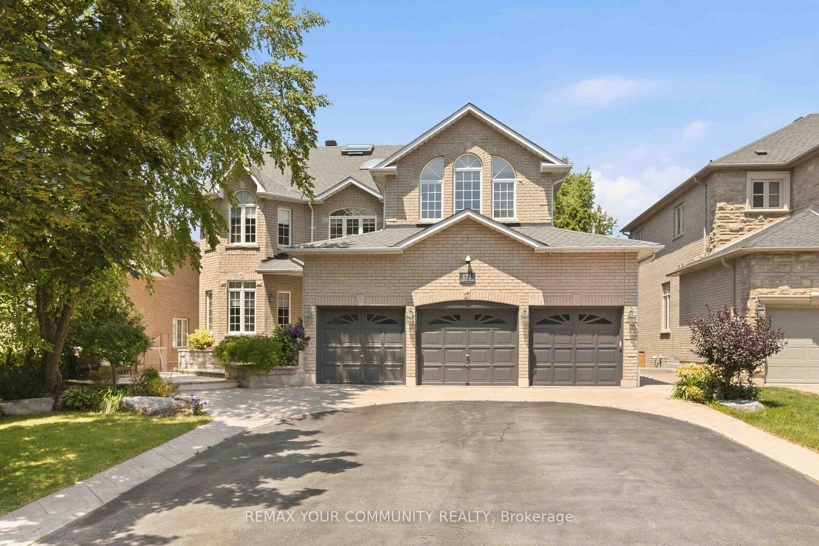 Property Photo: 171 Langtry Place ON L4J 8L6