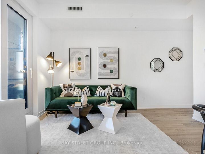 Property Photo: 2020 Bathurst Street 1812 ON M5P 0A6