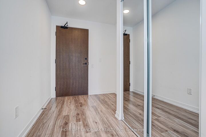 Property Photo: 4065 Confederation Parkway 3208 ON L5B 0L4