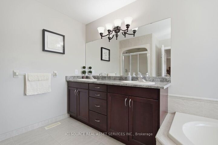 Property Photo: 1017 Apricot Place ON N6K 5A5