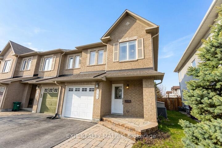 Property Photo: 195 Tapley Place ON K4A 0L2