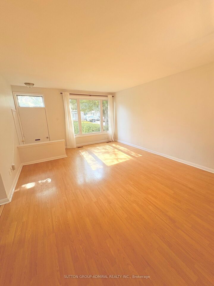 Property Photo:  319 Dovedale Drive  ON L1N 1Z8 