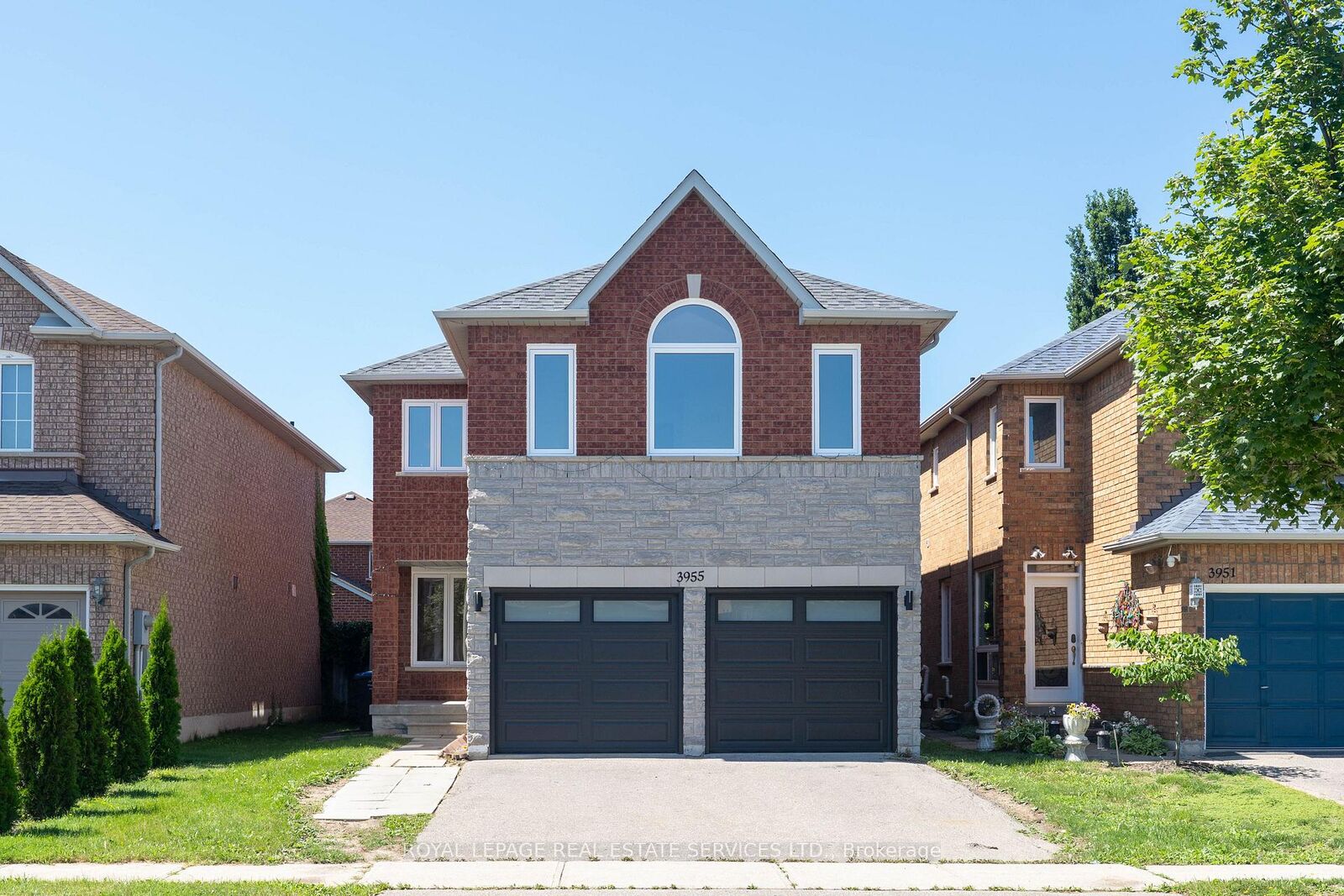 Property Photo: 3955 Foxwood Avenue ON L5N 7V4