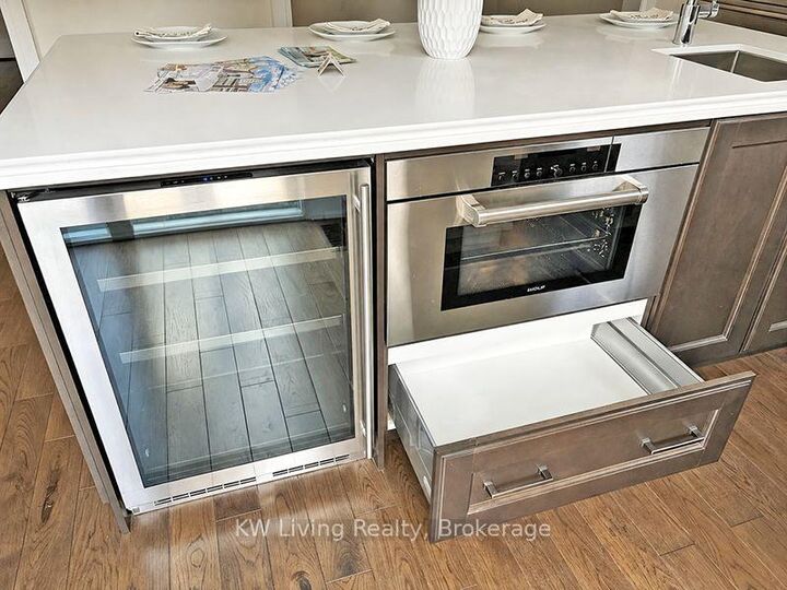 Property Photo: 92 Giardina Crescent S ON L4B 0G1