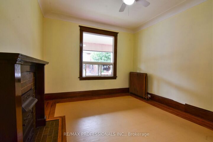 Property Photo: 49 Spadina Avenue ON L8M 2X2