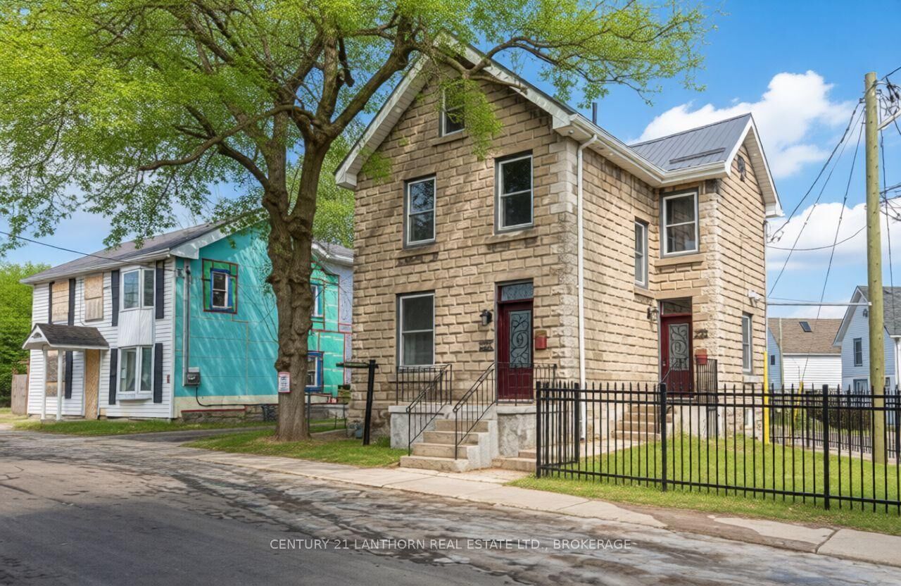 Property Photo: 45 Chestnut Street 1 ON K7K 3X4