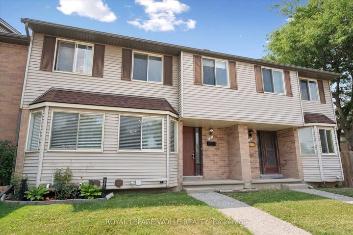 Property Photo:  750 Erinbrook Drive 2  ON N2E 2S7 