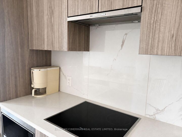 Property Photo:  27 McMahon Drive 905  ON M2K 0J2 