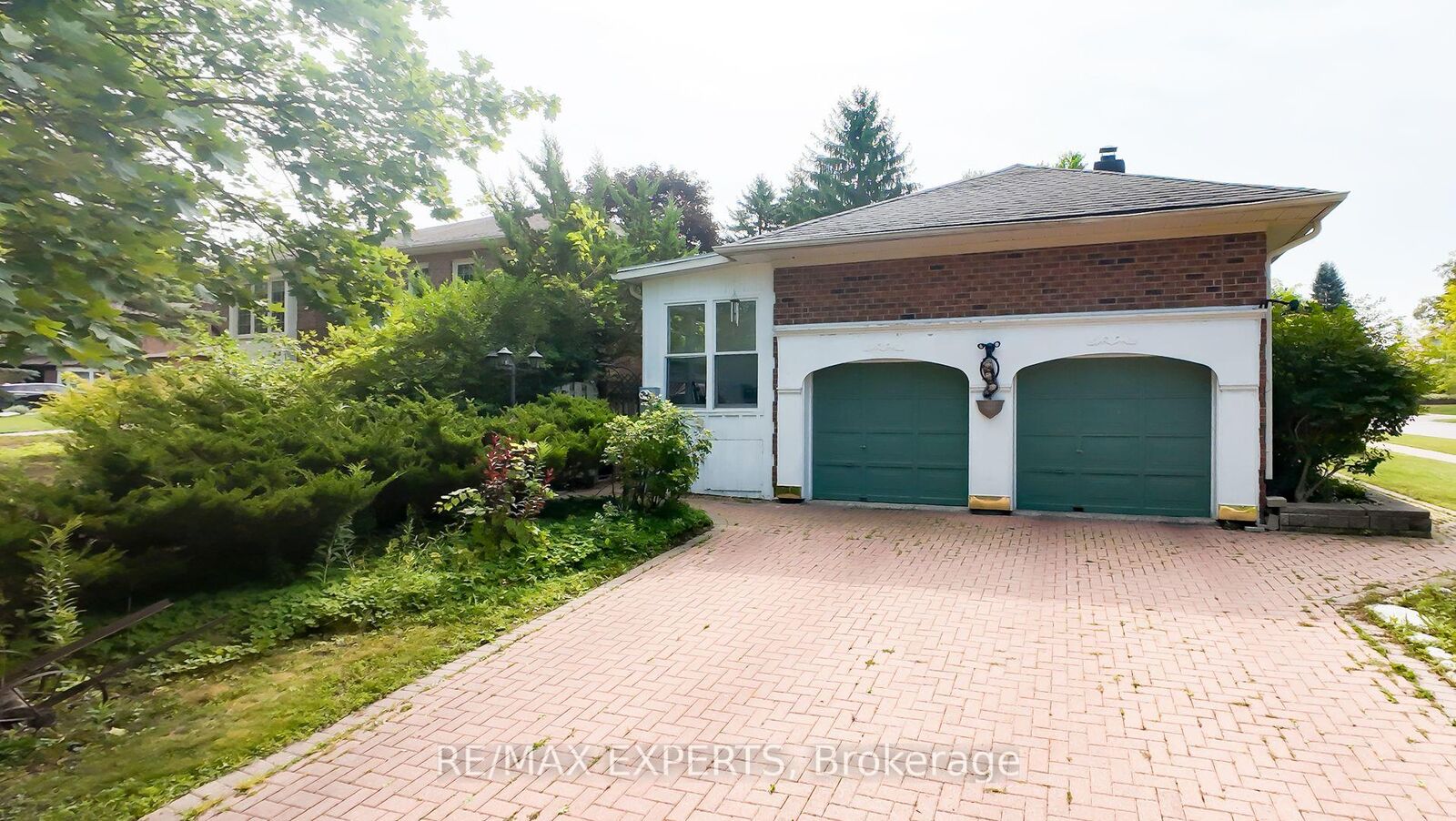 Property Photo: 284 Murray Drive ON L4G 6B1
