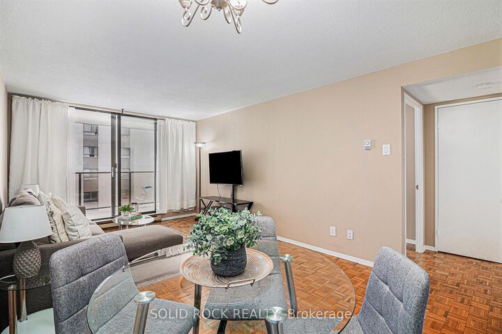 Property Photo:  475 Laurier Avenue W 1204  ON K1R 7X1 