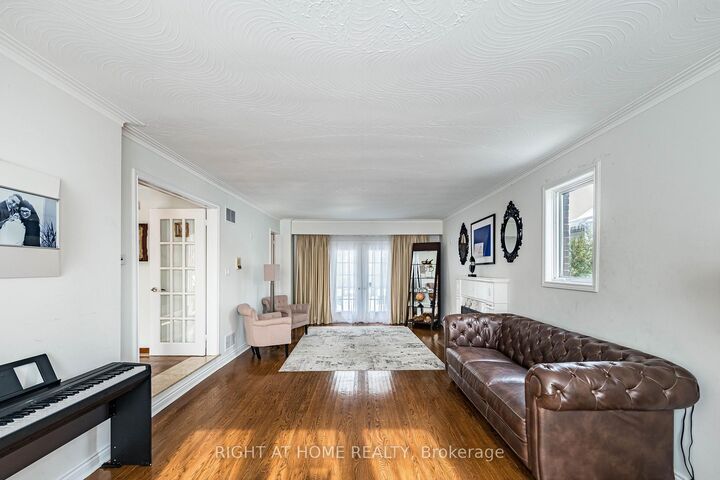 Property Photo: 2123 Gordon Drive ON L5B 1S6