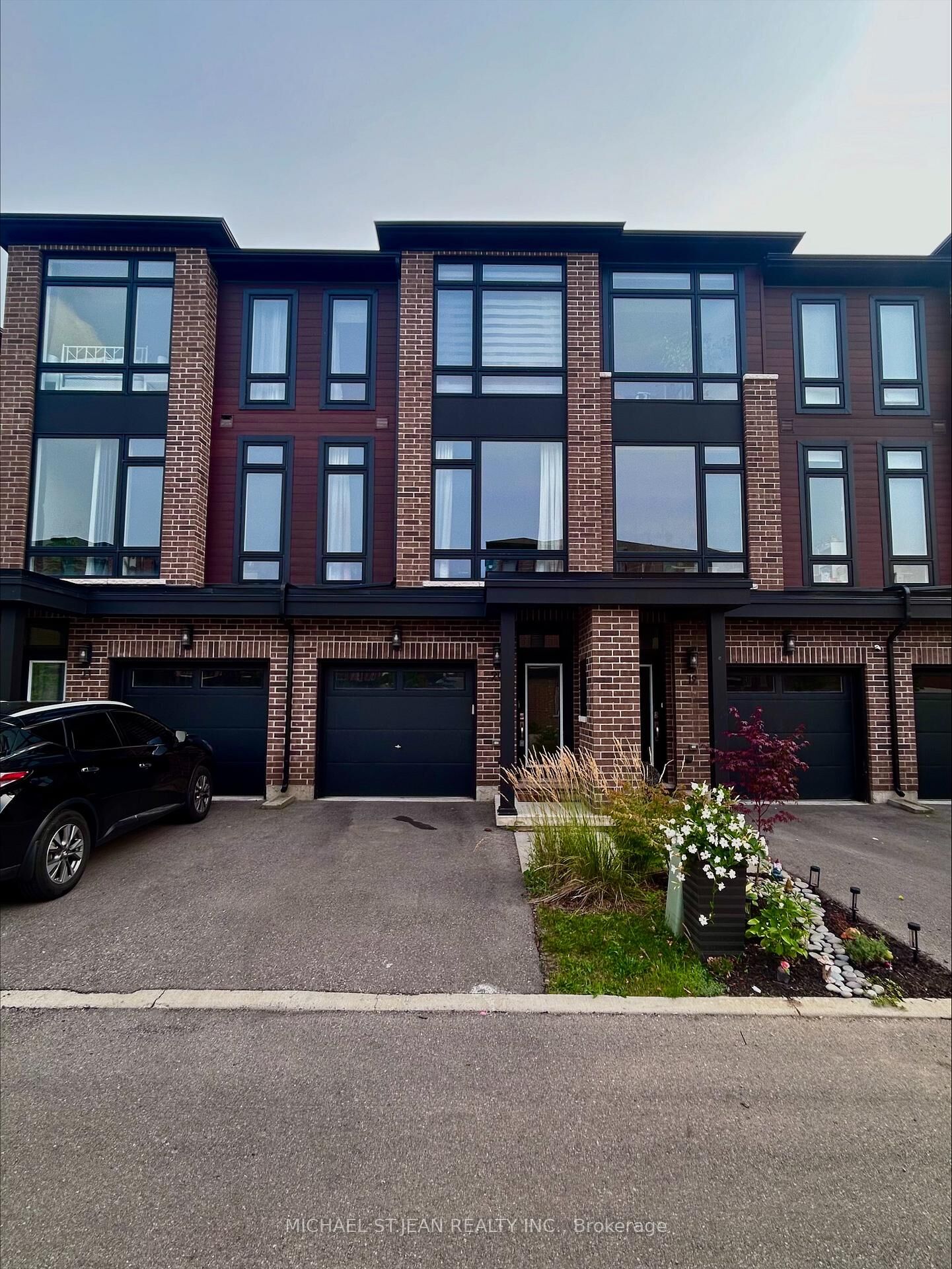 Property Photo: 270 Melvin Avenue 20 ON L8H 0B4