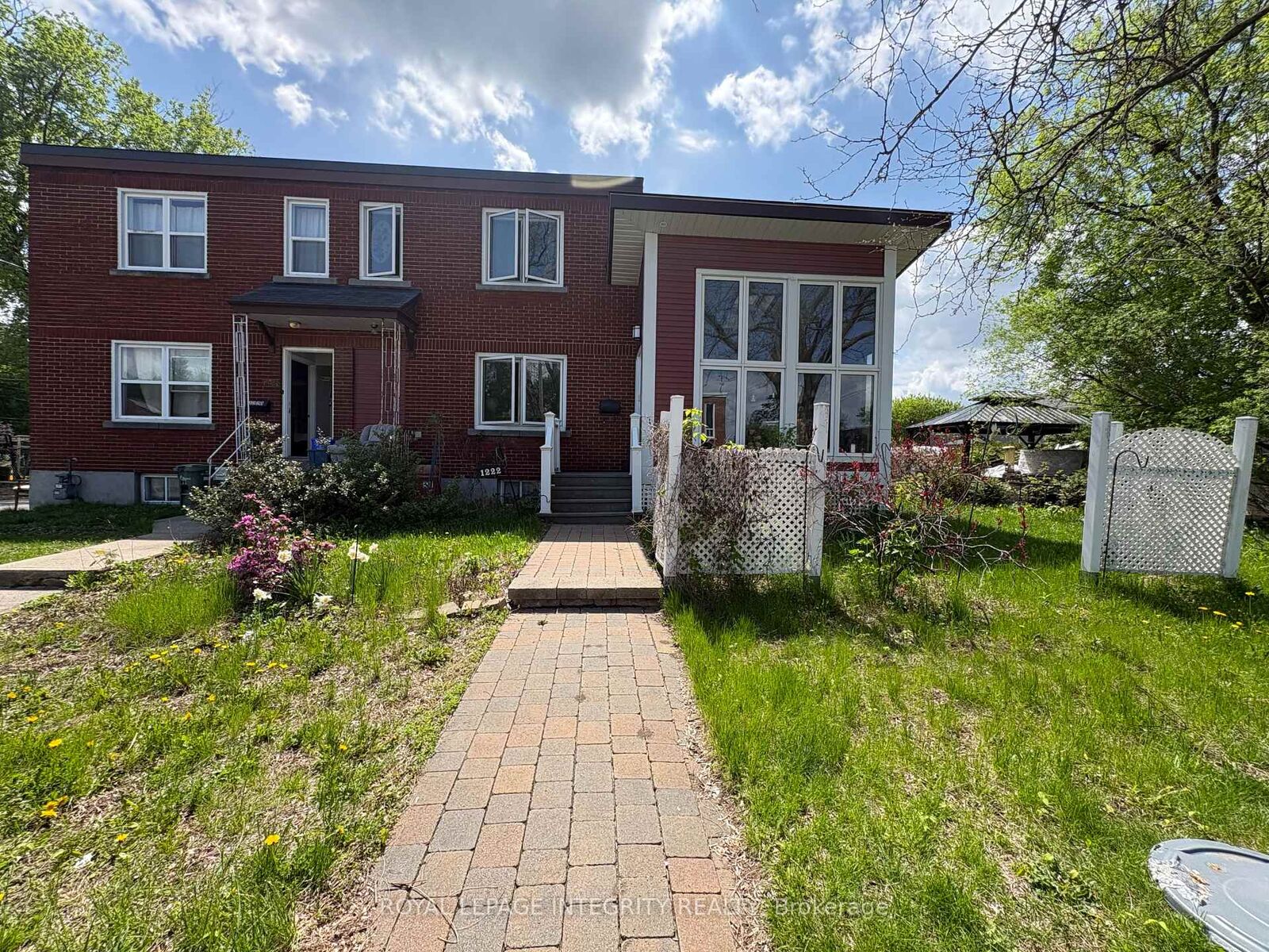 Property Photo: 1222 Dorchester Avenue ON K1Z 8E4