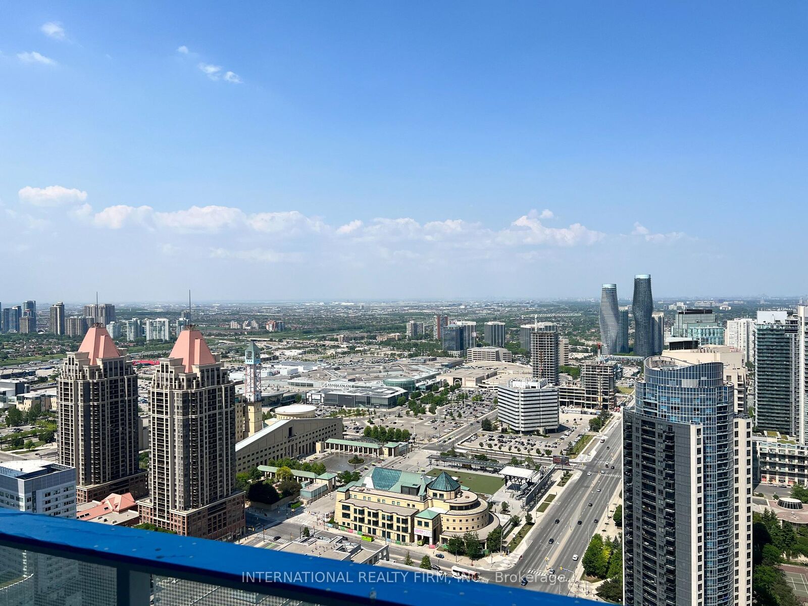 Property Photo:  3900 Confederation Parkway 4002  ON L5B 0M3 
