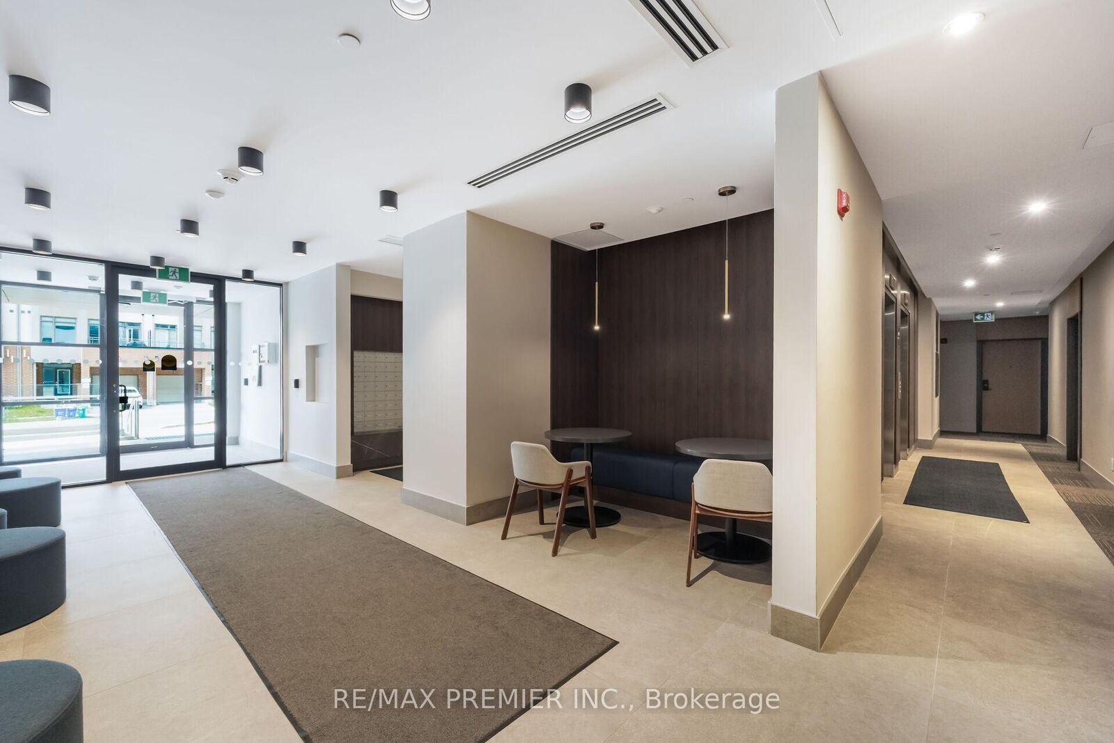 Photo de la propriété: 1440 Clarriage Court 510 ON L9T 2X5