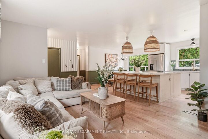Property Photo: 271 Linden Avenue ON L7L 2P4