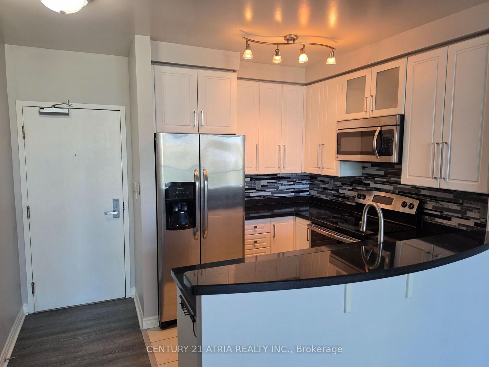 Property Photo: 7 Lorraine Drive 2502 ON M2N 7H2