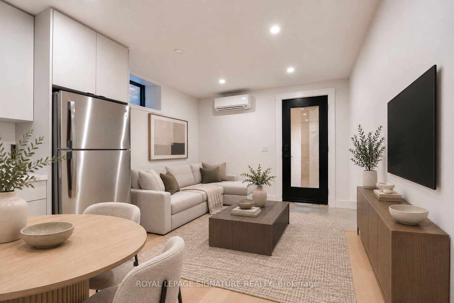 Property Photo: 390 Palmerston Boulevard 2 ON M6G 2N6