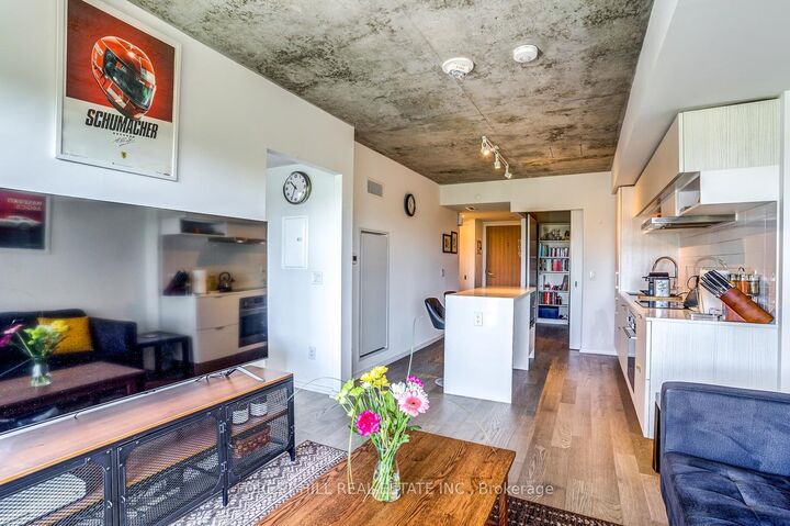 Property Photo:  8 Hillsdale Avenue 736  ON M4S 0B2 