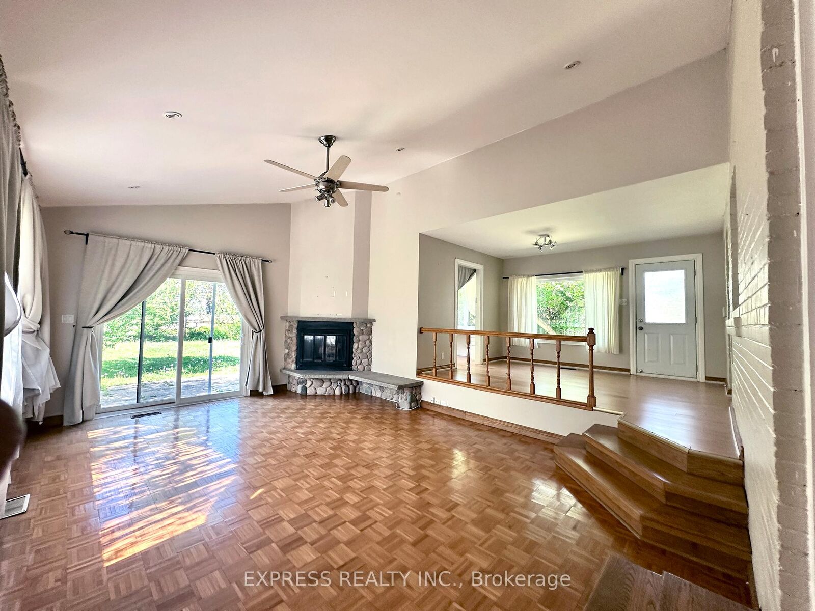 Property Photo: 392 Hollywood Avenue ON M2N 3L5