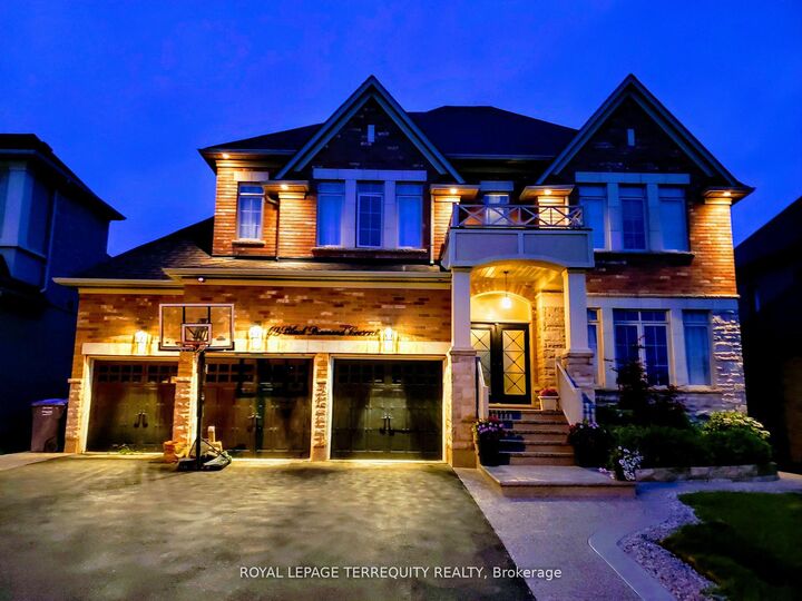 19 Black Diamond Crescent — photo 1