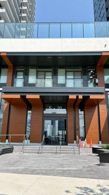 Property Photo: 5 Meadowdale Road 712 ON L4K 0C7