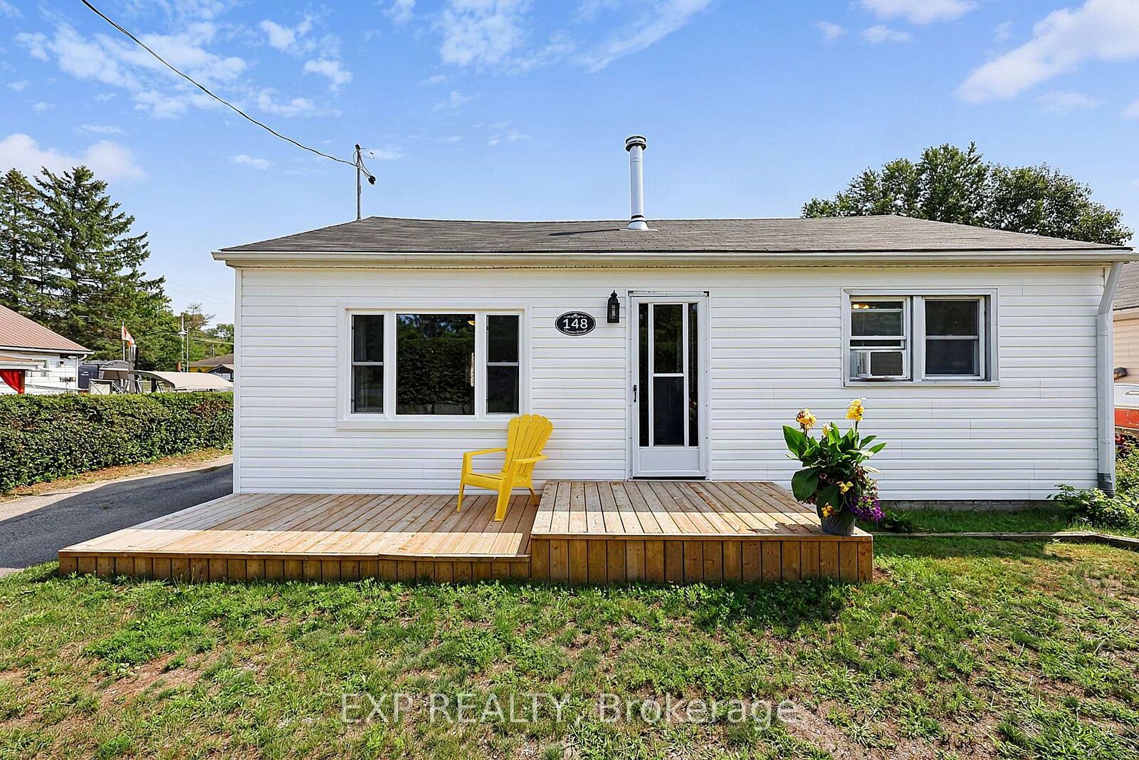 Property Photo:  148 Queen Street  ON L0M 1B0 