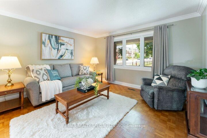 330 Hickory Circle — photo 1