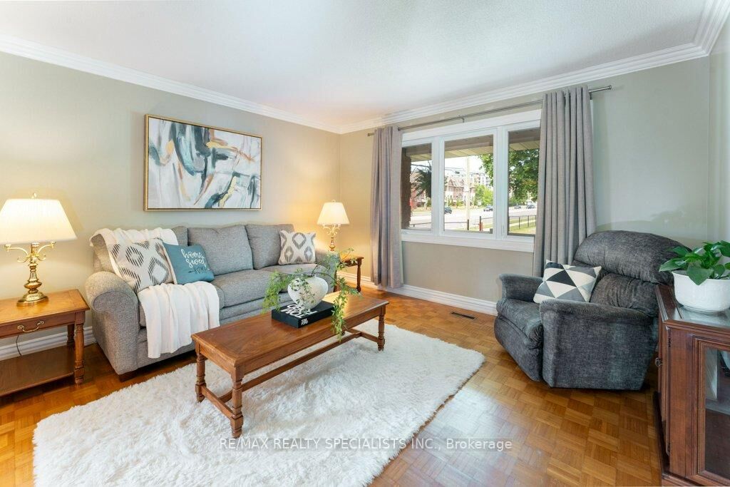 Property Photo: 330 Hickory Circle ON L6H 4T5