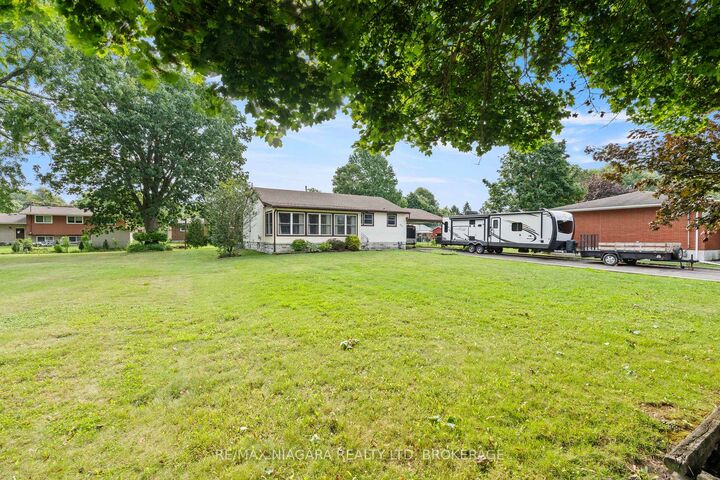 Property Photo: 466 Clare Avenue ON L3C 3B3