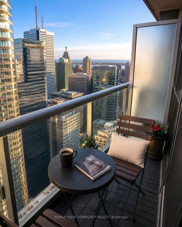 Property Photo:  70 Temperance Street 5404  ON M5H 0B1 