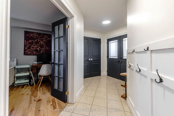 Property Photo: 810 Hargrove Trail ON K9L 0B6
