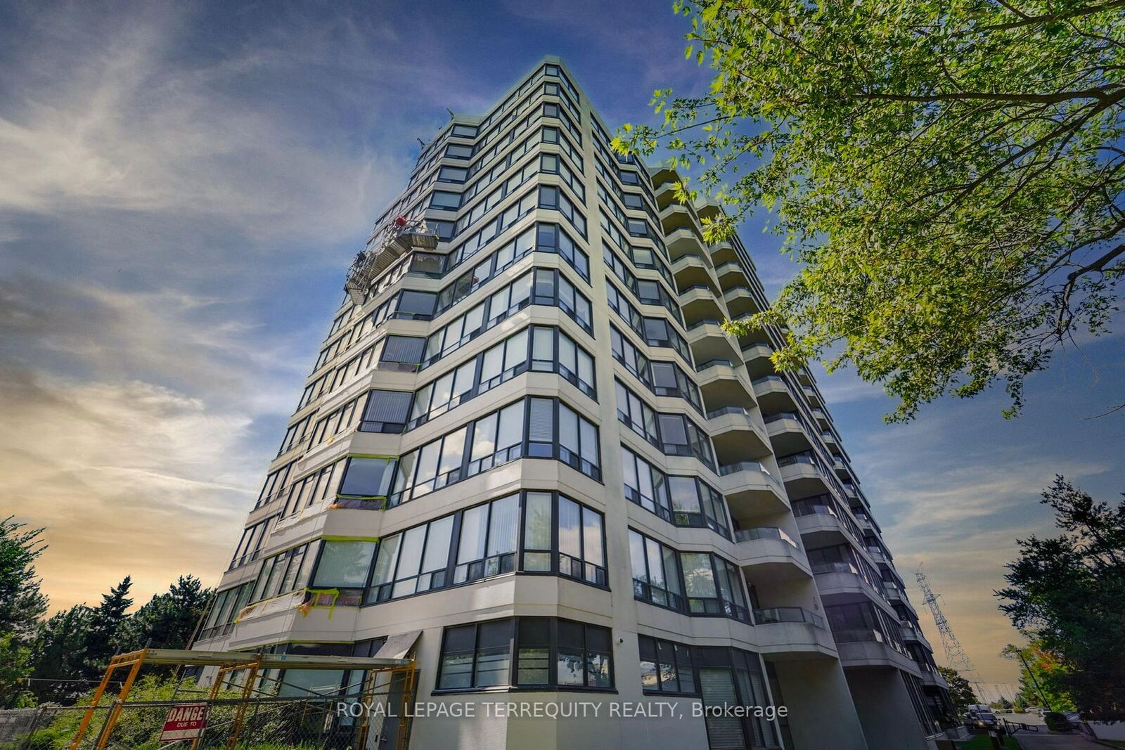 Property Photo: 8501 Bayview Avenue 1107 ON L4B 3J7