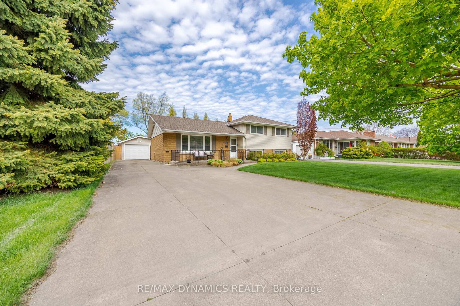 Property Photo: 87 Rochelle Drive ON L2M 6Y7
