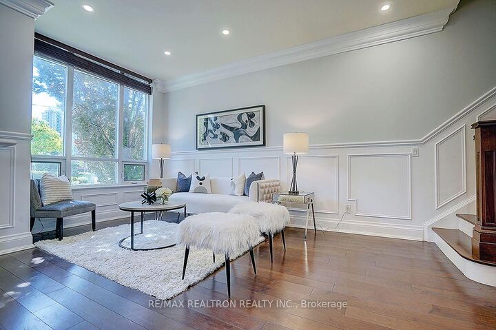 Photo de la propriété: 274 Duplex Avenue ON M2M 0A4