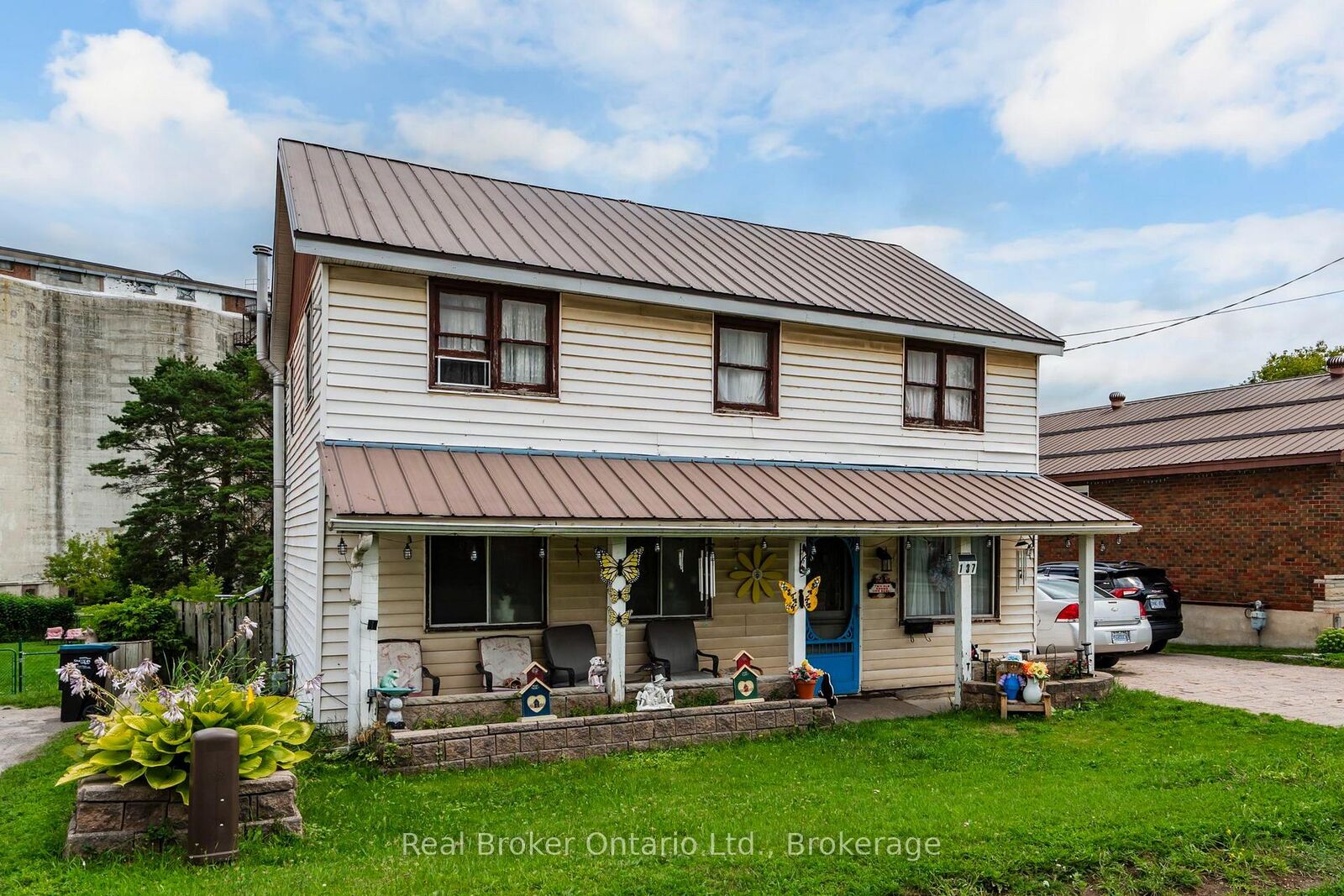 Property Photo:  137 Fourth Street  ON L4R 3S9 