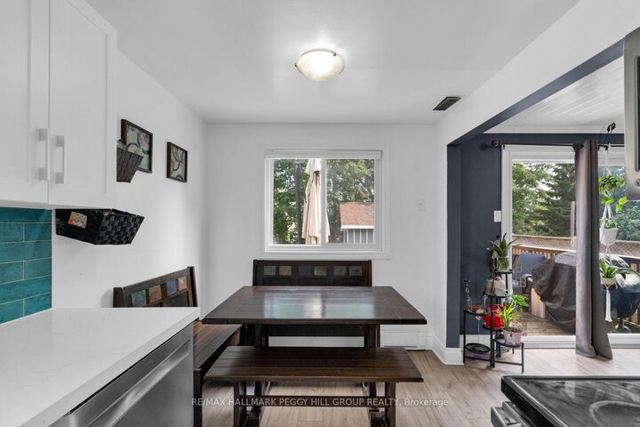 Property Photo:  211 Hickling Trail  ON L4M 5W6 