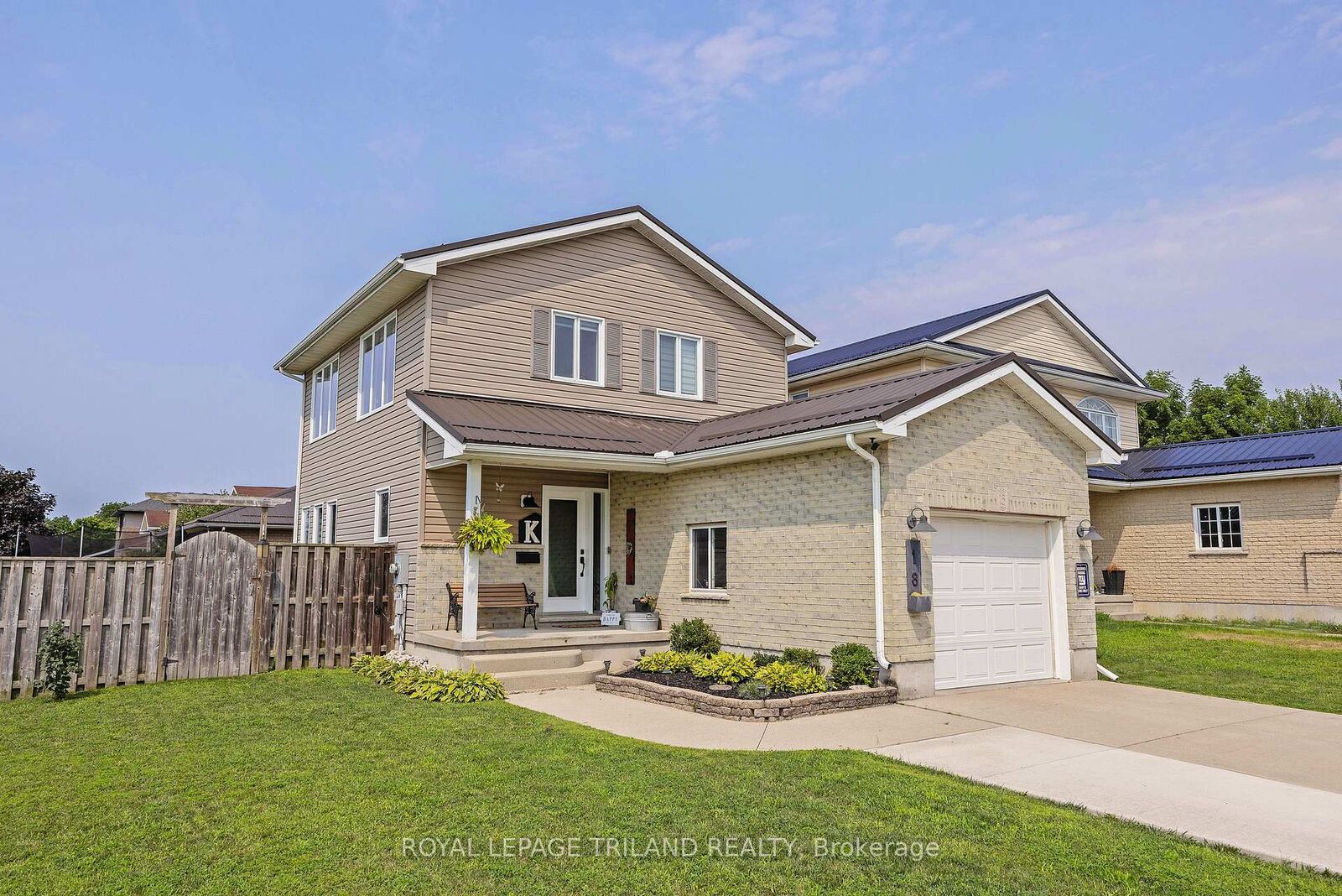Property Photo: 18 Tara Court ON N5H 0A1
