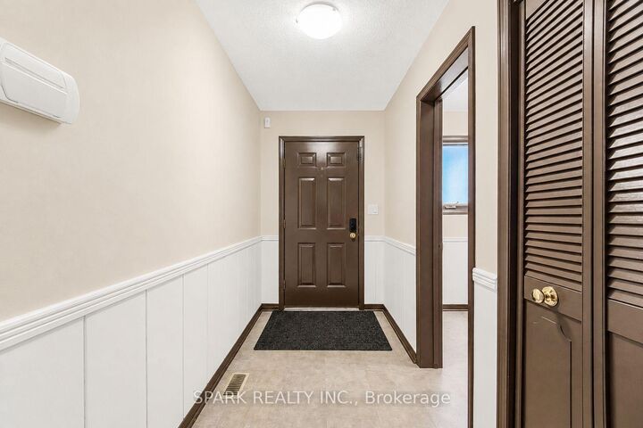 Property Photo: 23 Rannie Court ON L2V 4X2