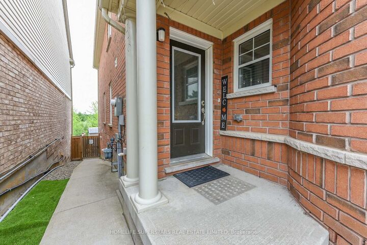 Property Photo: 8 Miracle Trail N ON L7A 0Y3